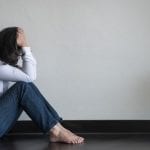 femeie-cu-simptome-anxietate